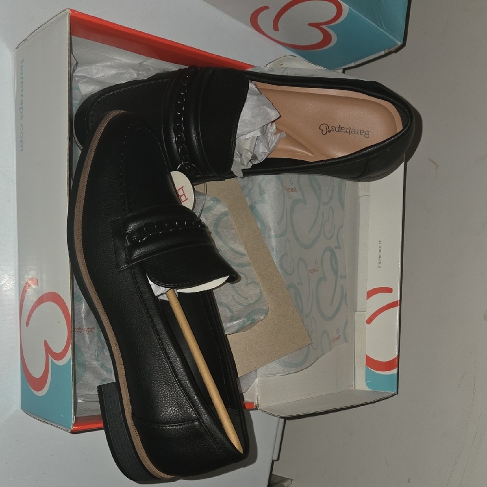 BareTraps Women's Black Loafers